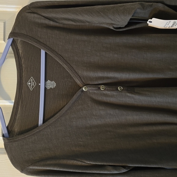 ST. JOHN'S BAY WOMENS LONG SLEEVE "OREGANO" GREEN V-NECK TOP SIZE MEDIUM - Picture 1 of 14